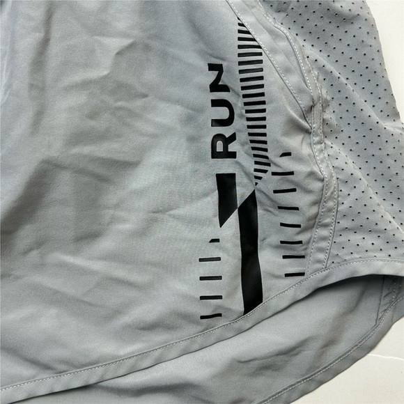 Under Armour Women’s Gray Running Shorts Size L Casual Loose Fit - Picture 4 of 8